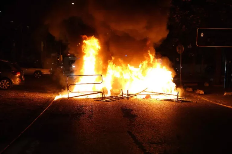 Fransa’da polis tarafından vurulan genç için protestolar devam ediyor