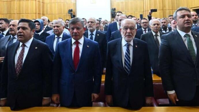 Karamollaoğlu ve Davutoğlu ortak grup toplantısı yaptı