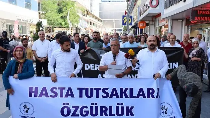 Wan’da tecrit protestosu: Tecridi kaldırın, İmralı kapılarını açın