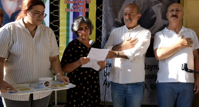 Ana Fatma Cemevi’nde aşure lokması paylaşıldı