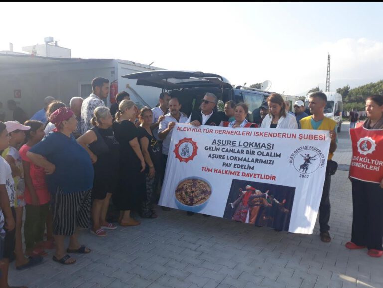 AKD İskenderun Şubesi konteyner kentte depremzedelerle aşure paylaştı