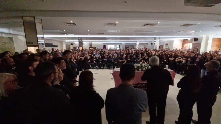 Yağmur Köseoğlu, Enfield Alevi Mezarlığında toprağa sırlandı