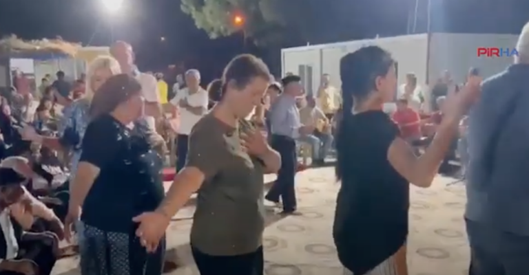 Dertli Divani ve Ali Sizer’in katılımıyla Maraş’ın Çokyaşar köyünde cem yapıldı