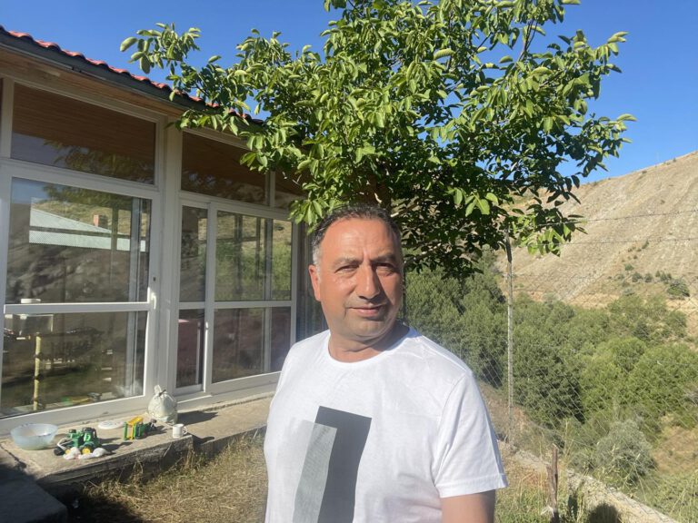 Alevi inanç merkezine ayrımcılık; Hubyar’da çöpler toplanmıyor