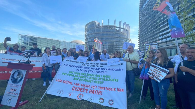 Aleviler, Avrupa Parlamentosu önünde ‘ÇEDES’e hayır’ dedi