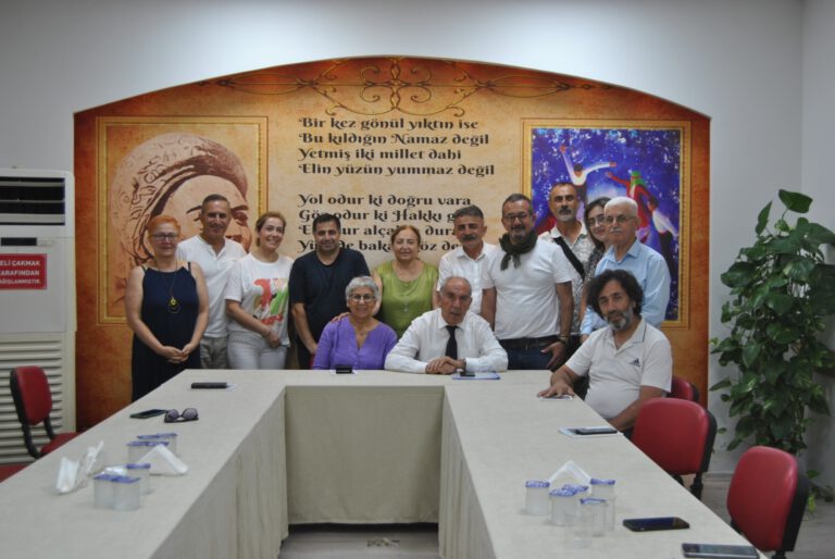 Depremzede öğrencilere kırtasiye desteği