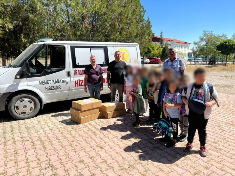 PSAKD Elbistan Demircilik Cemevinden öğrencilere kırtasiye malzemesi desteği