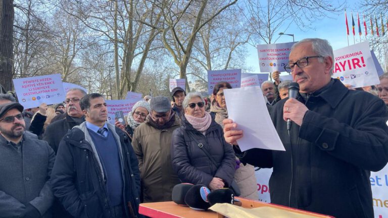 Suriye’deki Alevi katliamları Avrupa Konseyi önünde protesto edildi