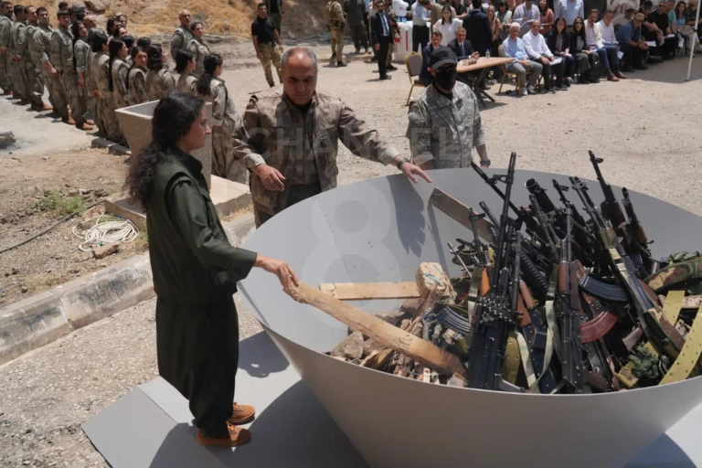 PKK Silah Yaktı, FEDA ve DAKB’den Silah Bırakmaya Destek