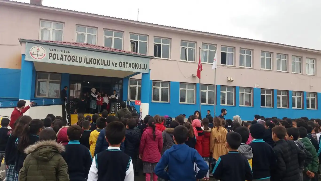 Van'da Polatoğlu İlk ve Ortaokulu'na silahlı saldırı girişimi yaşandı