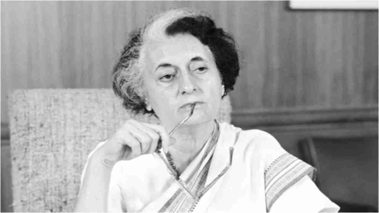 İndira Gandhi vefat etti