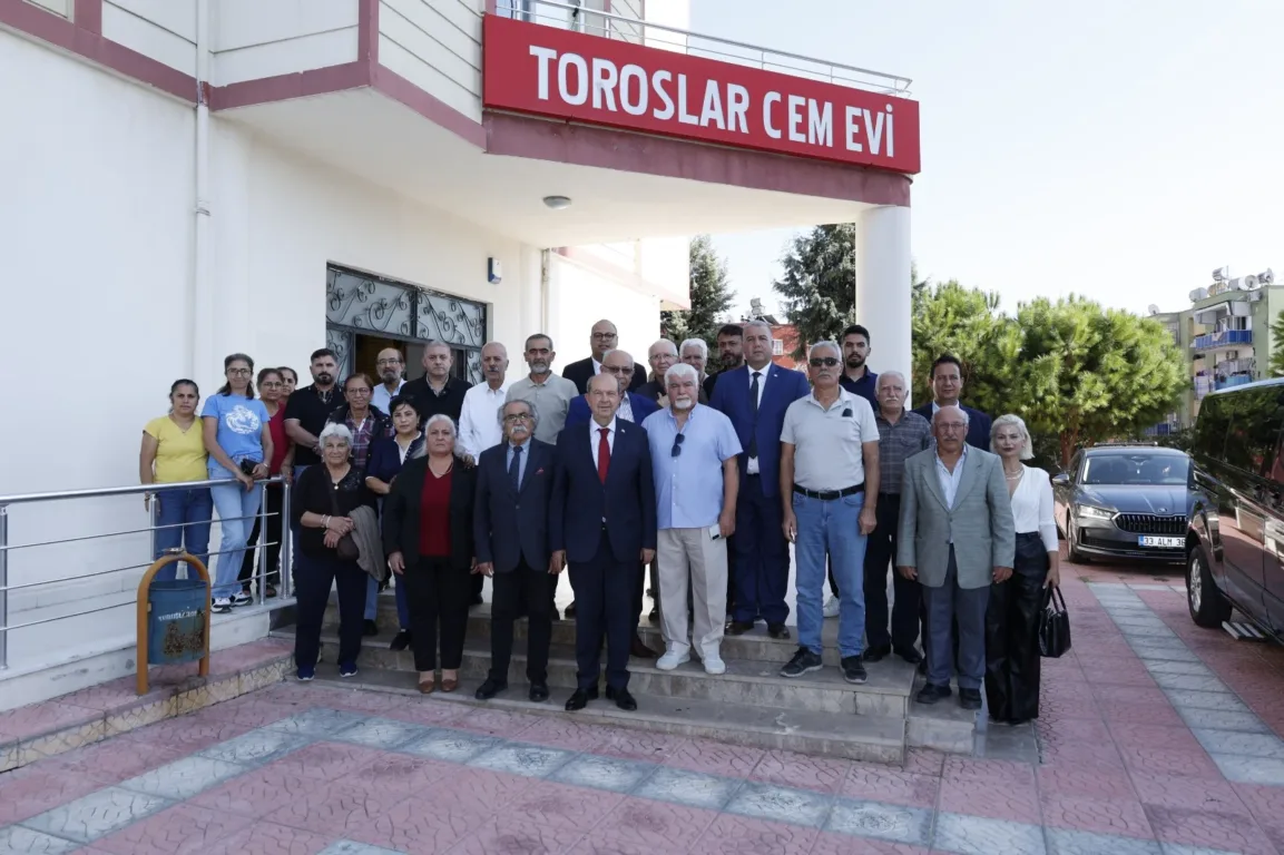 KKTC Eski Cumhurbaşkanı Tatar, Toroslar Cemevi’ni Ziyaret Etti