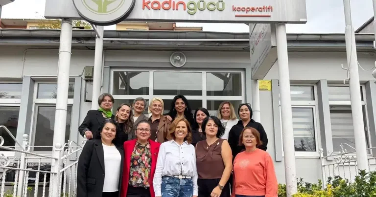 Alevi Kültür Dernekleri Kadın Kolları Kooperatifi'ni Ziyaret Etti