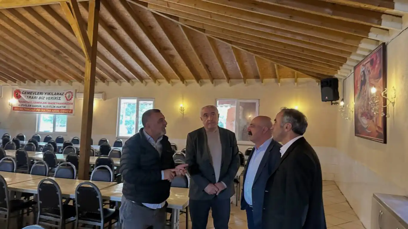 Alevi Kurumları Sultangazi Cemevi’ni Ziyaret Etti