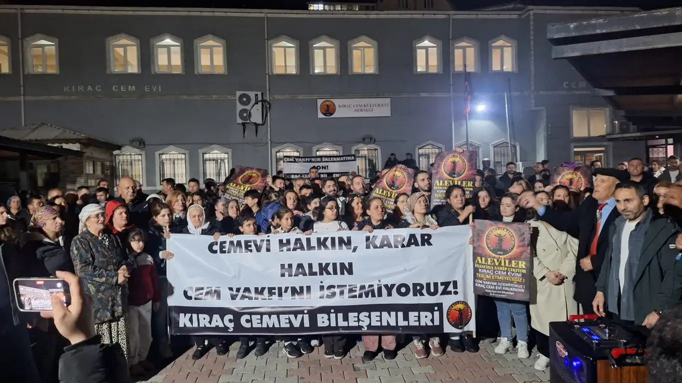 Esenyurt Kıraç Cemevi'nde tahliye gerginliği yükseldi